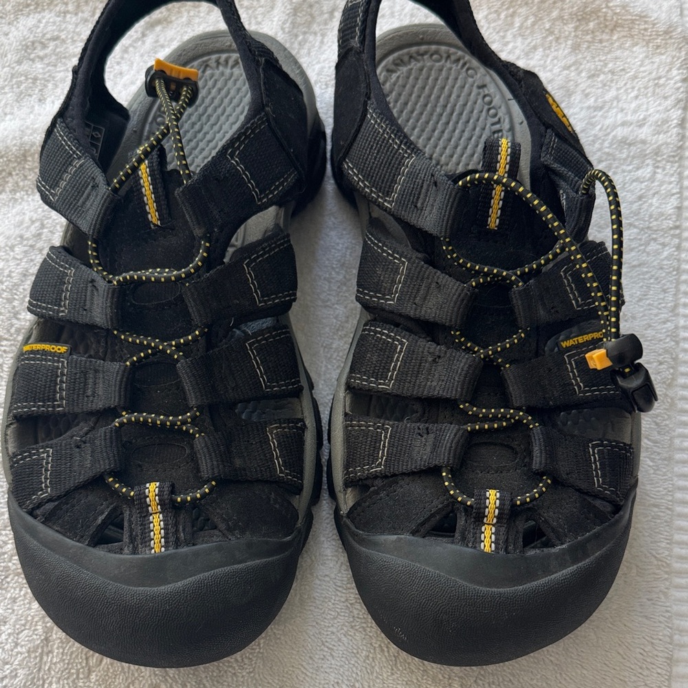 Men’s Keen Newport Black Waterproof Sport Sandals, yellow accent, Men size 8